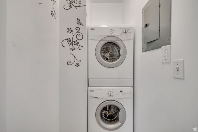 804 E GATEWOOD DR, Sandy, UT 84094