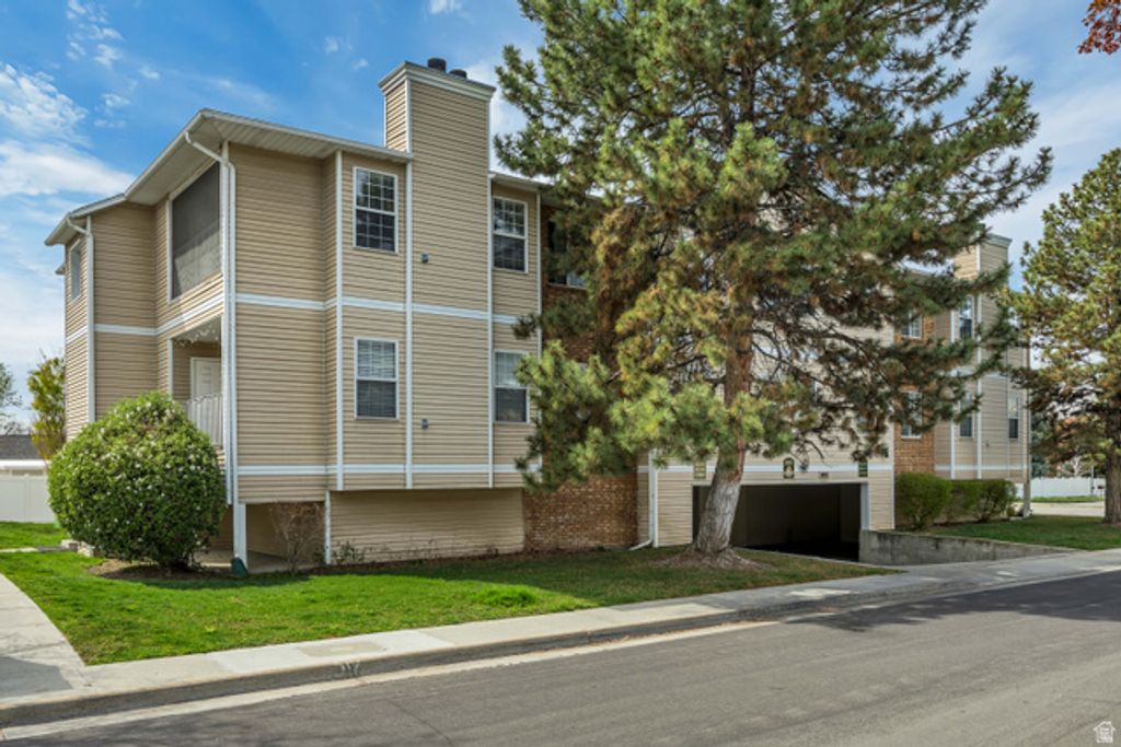804 E GATEWOOD DR, Sandy, UT 84094