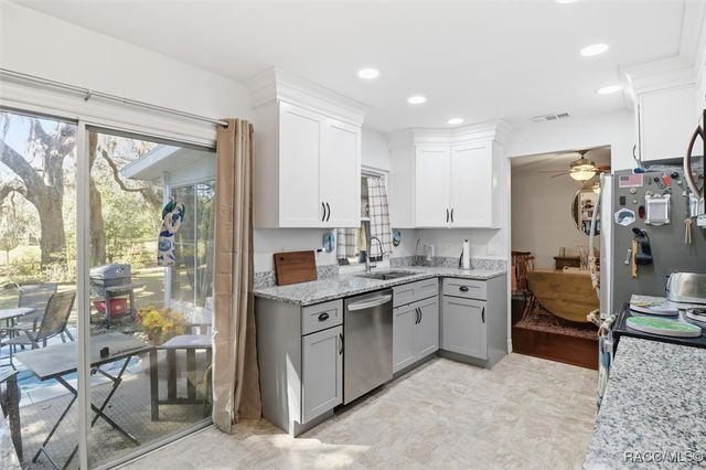 2434 W Gardenia Drive, Citrus Springs, FL 34434