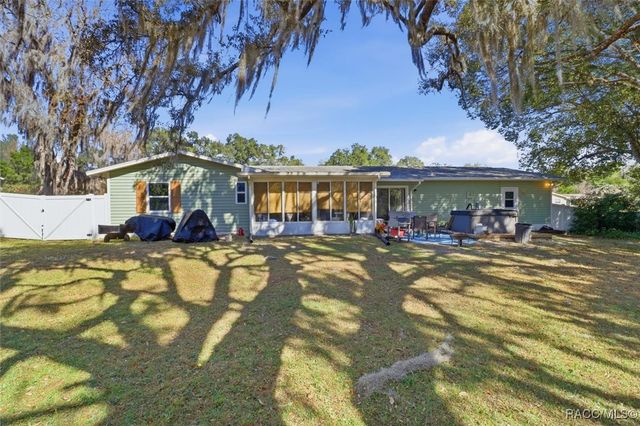 2434 W Gardenia Drive, Citrus Springs, FL 34434