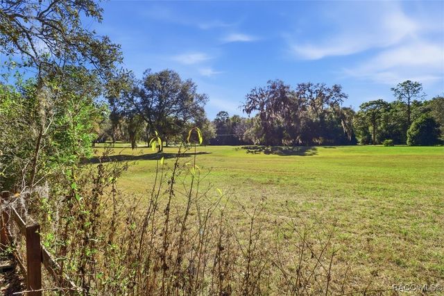 2434 W Gardenia Drive, Citrus Springs, FL 34434