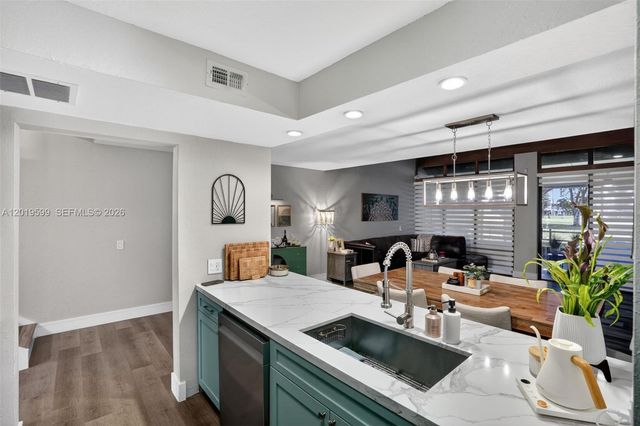 10750 S Golfview Dr, Pembroke Pines, FL 33026