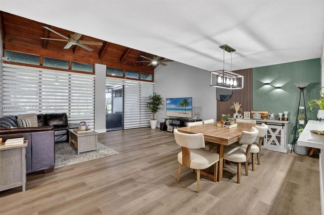 10750 S Golfview Dr, Pembroke Pines, FL 33026