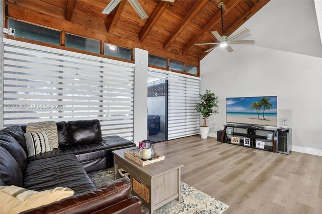 10750 S Golfview Dr, Pembroke Pines, FL 33026