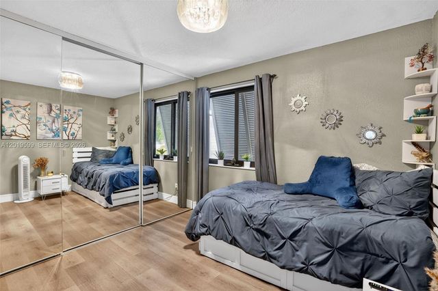 10750 S Golfview Dr, Pembroke Pines, FL 33026