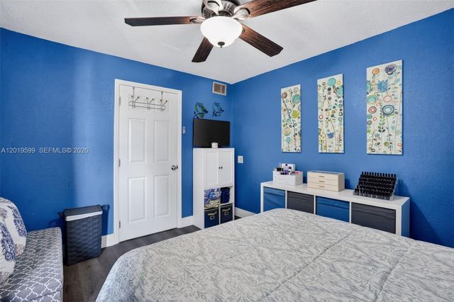 10750 S Golfview Dr, Pembroke Pines, FL 33026