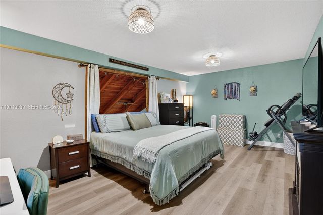10750 S Golfview Dr, Pembroke Pines, FL 33026