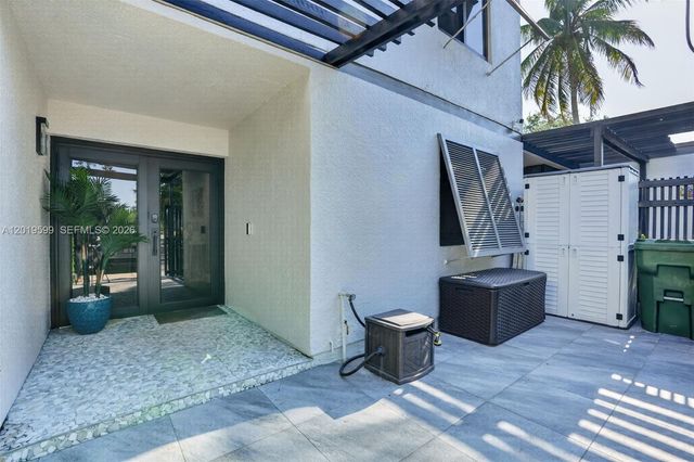 10750 S Golfview Dr, Pembroke Pines, FL 33026
