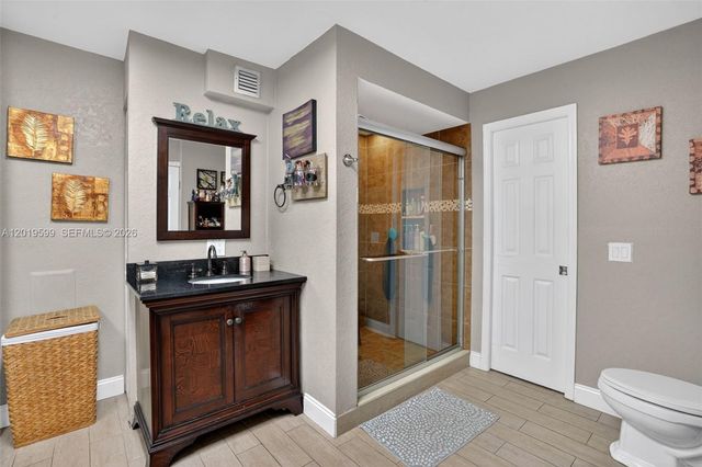 10750 S Golfview Dr, Pembroke Pines, FL 33026