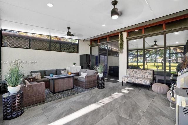 10750 S Golfview Dr, Pembroke Pines, FL 33026