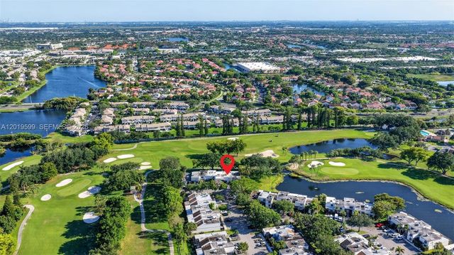 10750 S Golfview Dr, Pembroke Pines, FL 33026