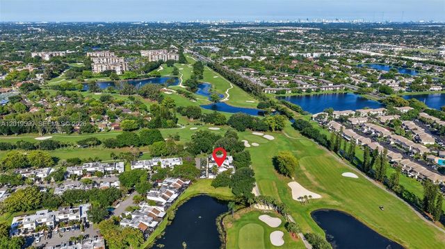 10750 S Golfview Dr, Pembroke Pines, FL 33026