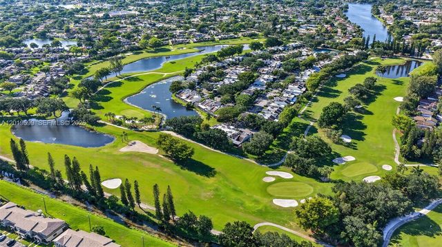 10750 S Golfview Dr, Pembroke Pines, FL 33026