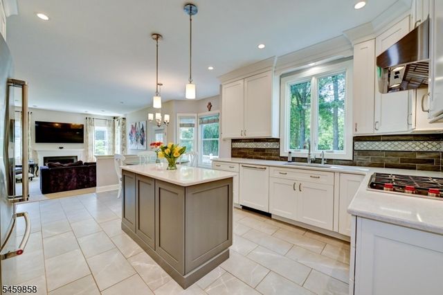 43 BERNARD St, Branchburg Twp., NJ 08876