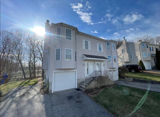 55 Ledgecrest Dr 55, Worcester, MA 01603