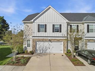 5299 Sports Club RN # 105, Suffolk, VA 23435