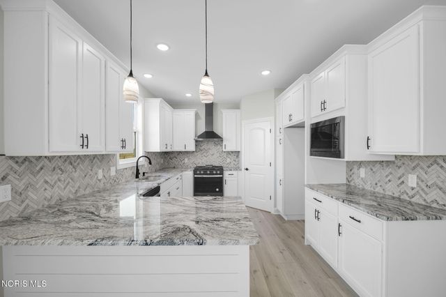 8520 Hocking Cove, Waterville, OH 43566