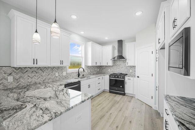 8520 Hocking Cove, Waterville, OH 43566