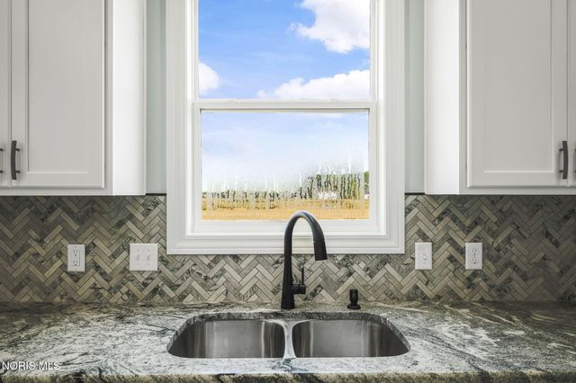 8520 Hocking Cove, Waterville, OH 43566