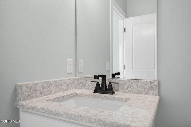 8520 Hocking Cove, Waterville, OH 43566