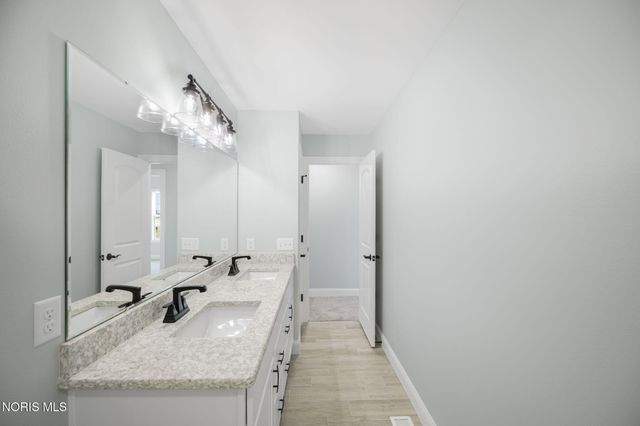 8520 Hocking Cove, Waterville, OH 43566