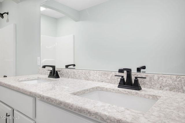 8520 Hocking Cove, Waterville, OH 43566