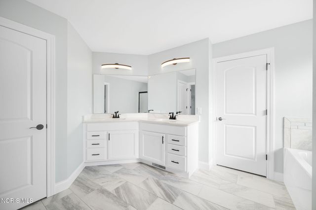 8520 Hocking Cove, Waterville, OH 43566