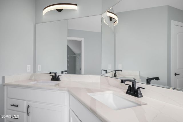 8520 Hocking Cove, Waterville, OH 43566