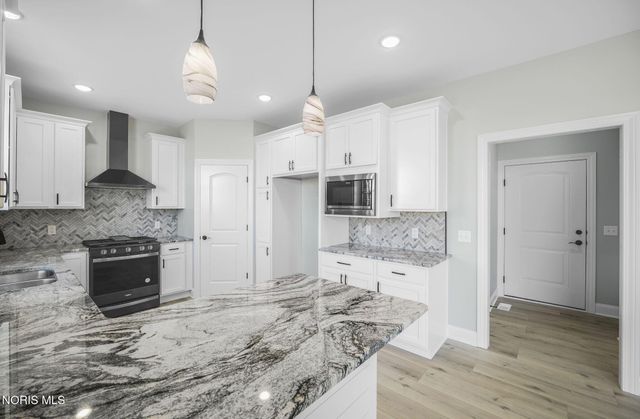 8520 Hocking Cove, Waterville, OH 43566