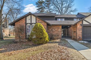 29322 Wellington Road 111, Southfield, MI 48034