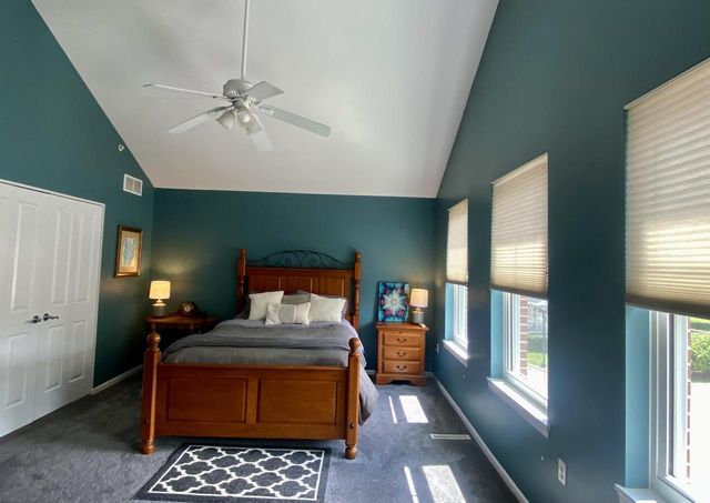 3822 S Lake DRIVE #44, Saint Francis, WI 53235