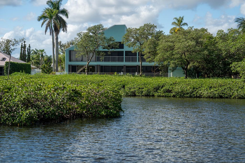 8902 SE Marina Bay Drive, Hobe Sound, FL 33455