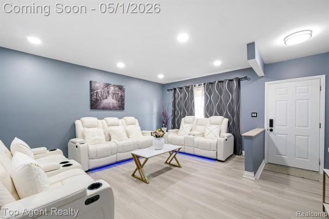 33437 Somerset Drive, Sterling Heights, MI 48312