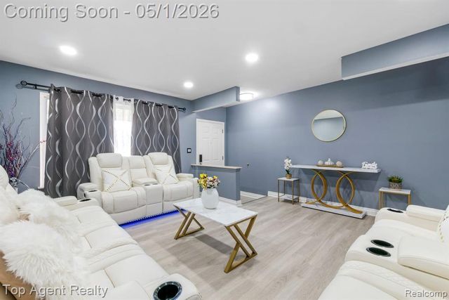 33437 Somerset Drive, Sterling Heights, MI 48312