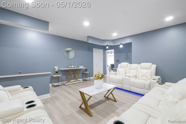 33437 Somerset Drive, Sterling Heights, MI 48312
