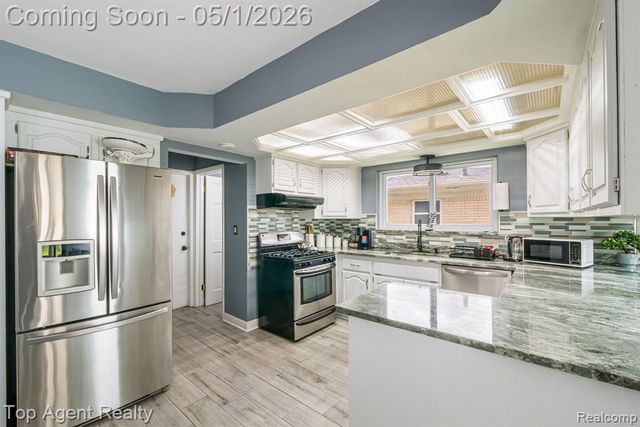 33437 Somerset Drive, Sterling Heights, MI 48312