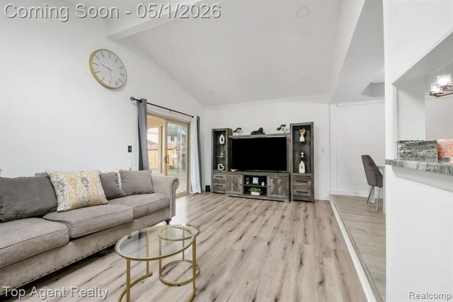 33437 Somerset Drive, Sterling Heights, MI 48312