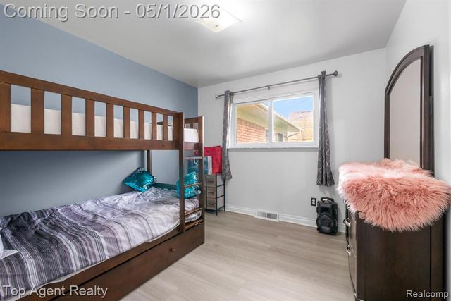 33437 Somerset Drive, Sterling Heights, MI 48312