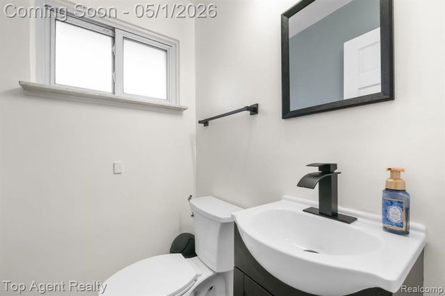 33437 Somerset Drive, Sterling Heights, MI 48312