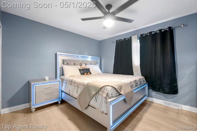 33437 Somerset Drive, Sterling Heights, MI 48312