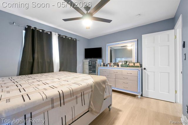 33437 Somerset Drive, Sterling Heights, MI 48312