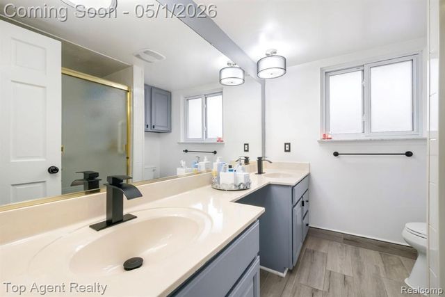 33437 Somerset Drive, Sterling Heights, MI 48312