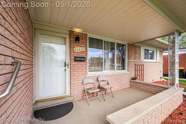 33437 Somerset Drive, Sterling Heights, MI 48312