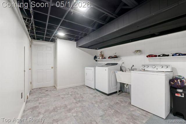33437 Somerset Drive, Sterling Heights, MI 48312