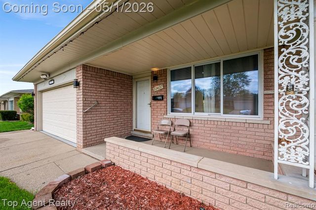 33437 Somerset Drive, Sterling Heights, MI 48312