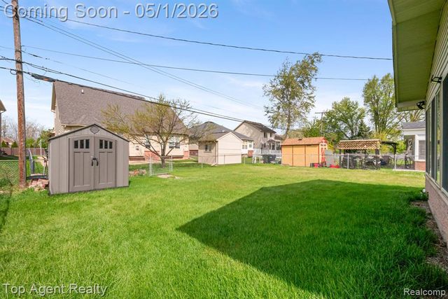 33437 Somerset Drive, Sterling Heights, MI 48312