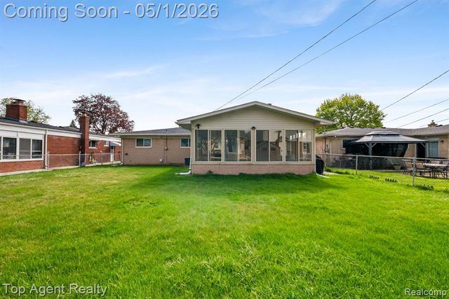 33437 Somerset Drive, Sterling Heights, MI 48312