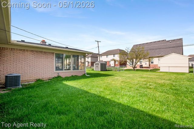 33437 Somerset Drive, Sterling Heights, MI 48312