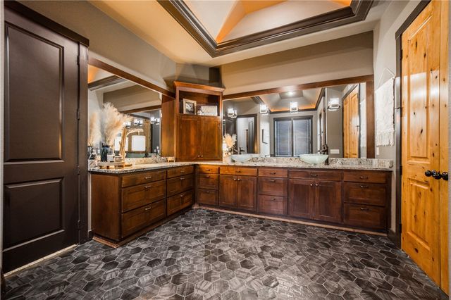 887 1st Avenue, Gentry, AR 72734