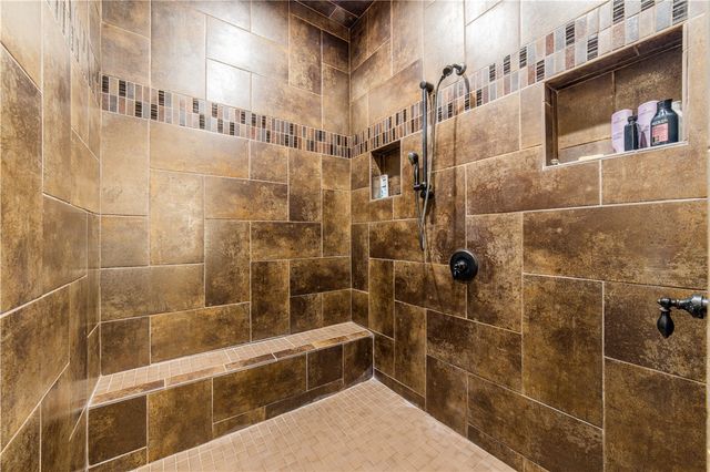 887 1st Avenue, Gentry, AR 72734